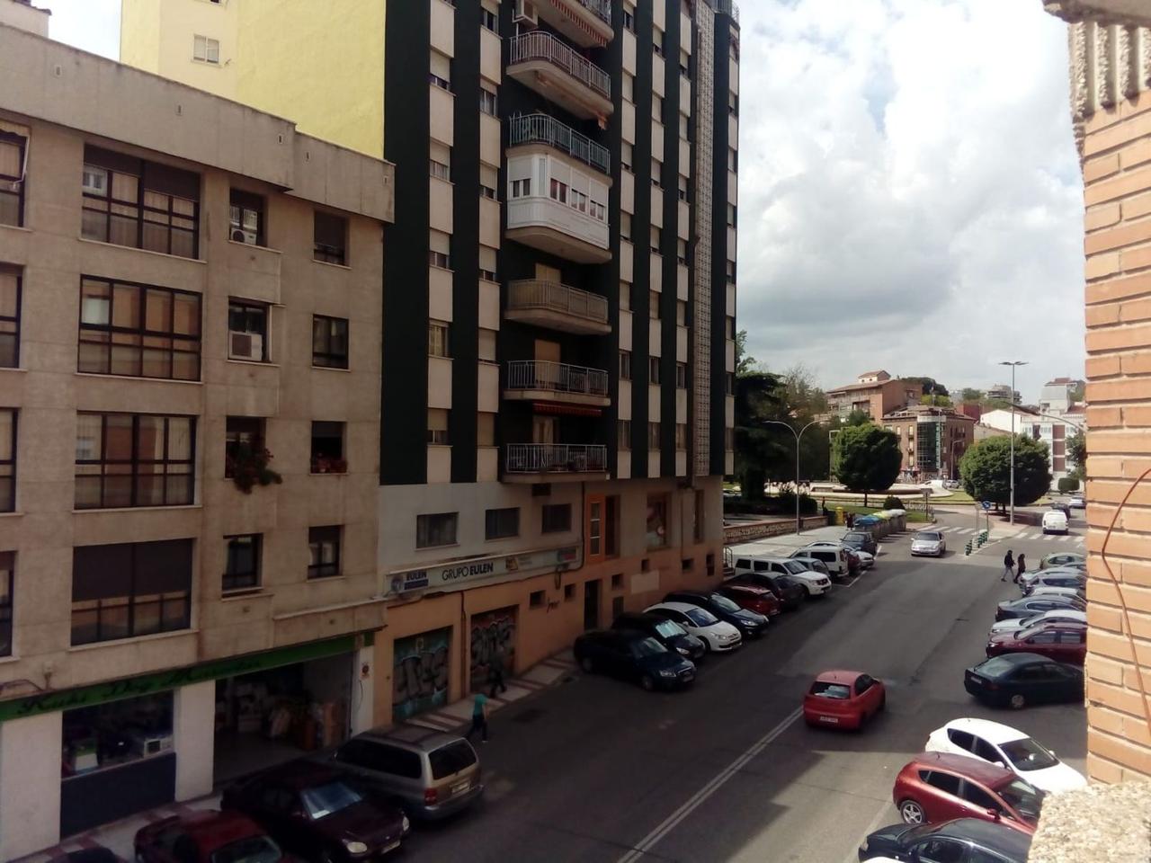 MAGNIFICA VIVIENDA 4 DORMITORIOS DOS BAÑOS Y GARAJE